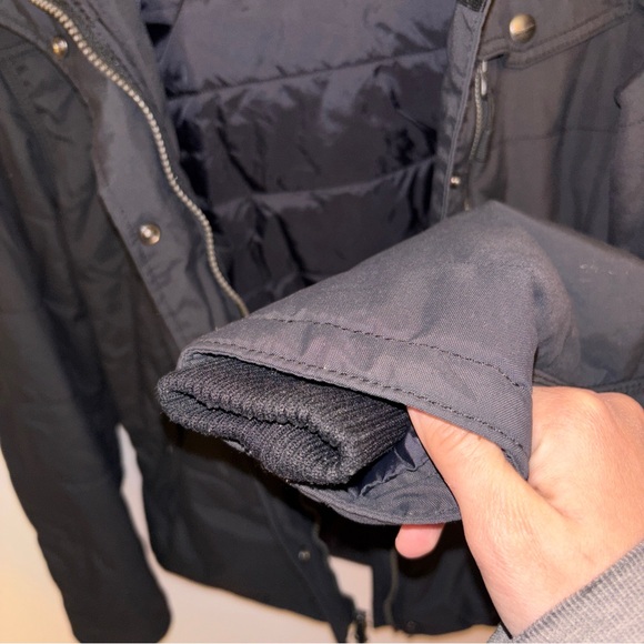 Carhartt Black Water Resistant Jacket - Picture 4 of 5